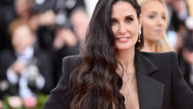 Photo of Fans claim strange detail after Demi Moore’s appearance at 61 – “Her knees look old”