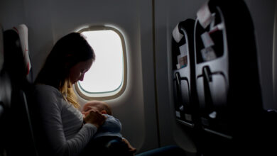 Photo of WOMAN TRIES TO TAKE HER SEAT ON A PLANE – BUT SHE REFUSES, AND WHAT HAPPENS NEXT HAS THE INTERNET IS DIVIDED