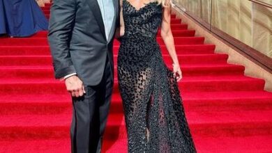 Photo of At 53, Kelly Ripa’s black gown on Oscars red carpet ignites reactions from fans