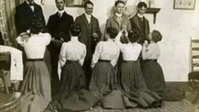 Photo of This is what wifes had to do in front of public in 1900’s