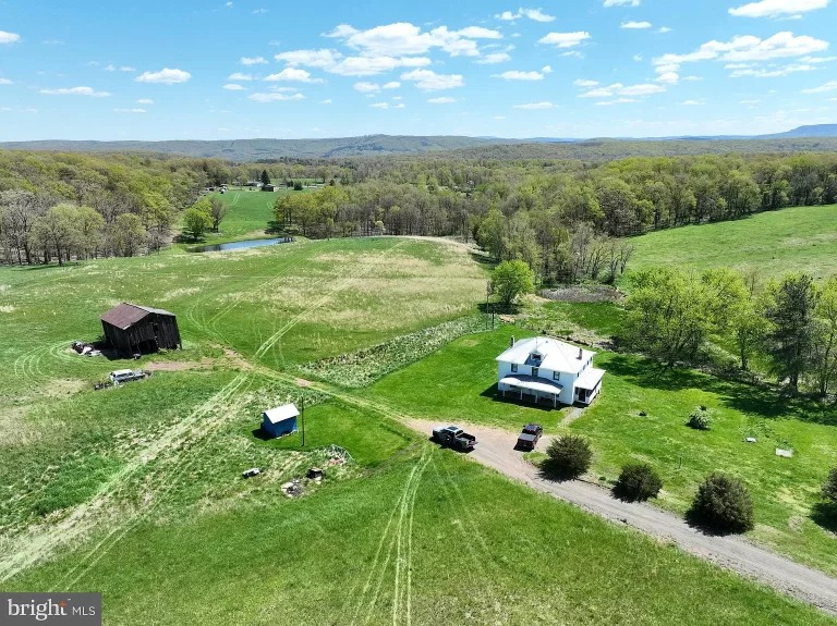 22 acres, ponds, wildlife, farming & six bedroom farmhouse. $215,000