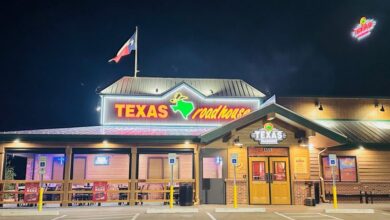 Photo of They Didn’t Expect This – Single Photo Sparks Outrage as Family Denied Booth at Restaurant